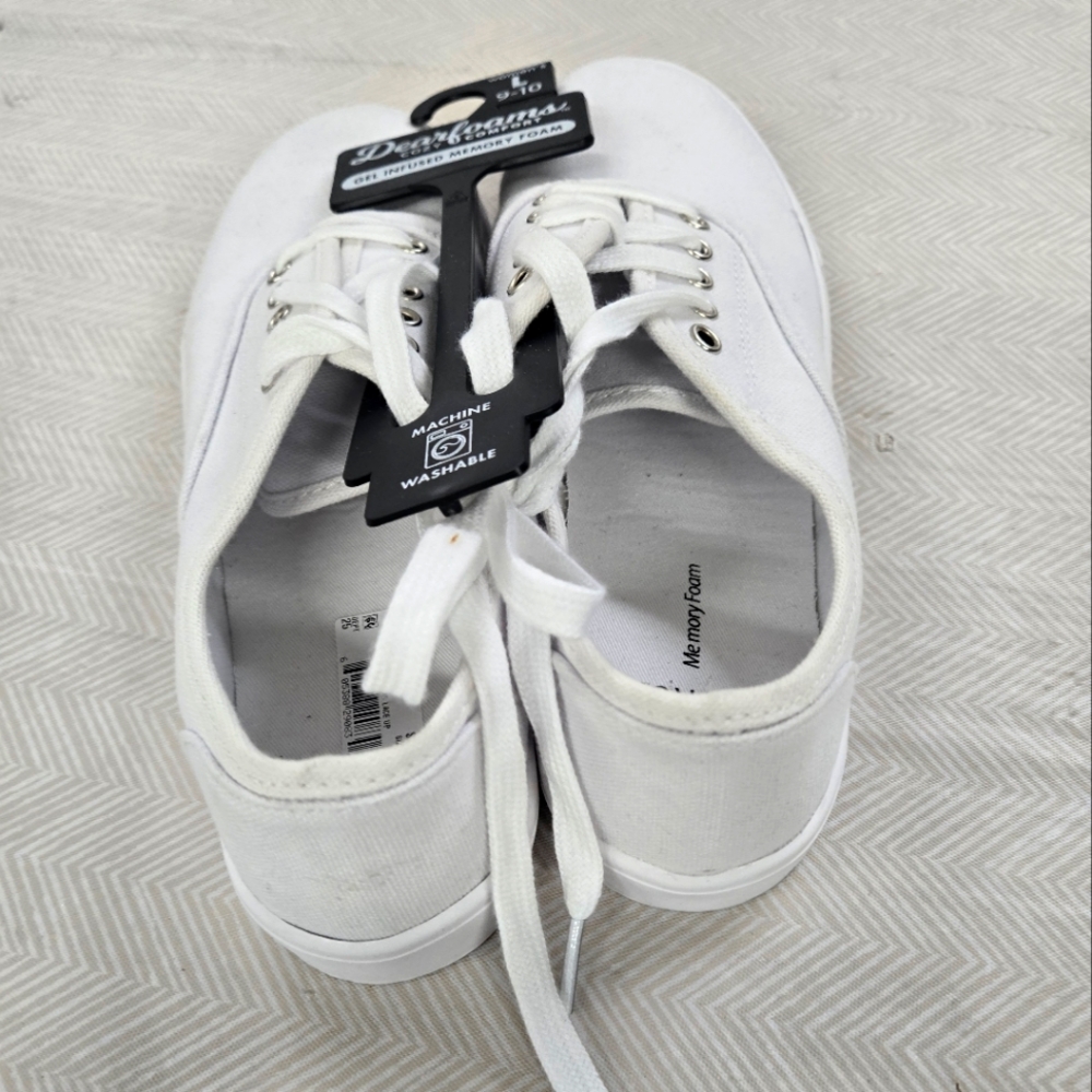 Men's lace up Sneakers.